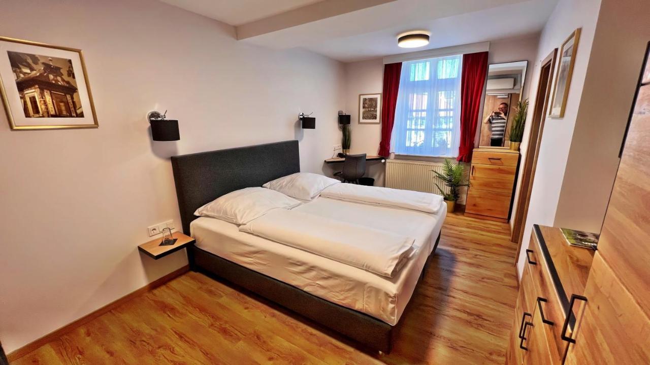 Hotel Zu Den Drei Kronen 3*